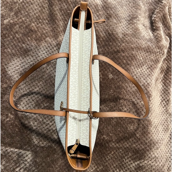 COPY - Michael Kors large drawstring tote bag, with zip closure. New never used… - Picture 6 of 8